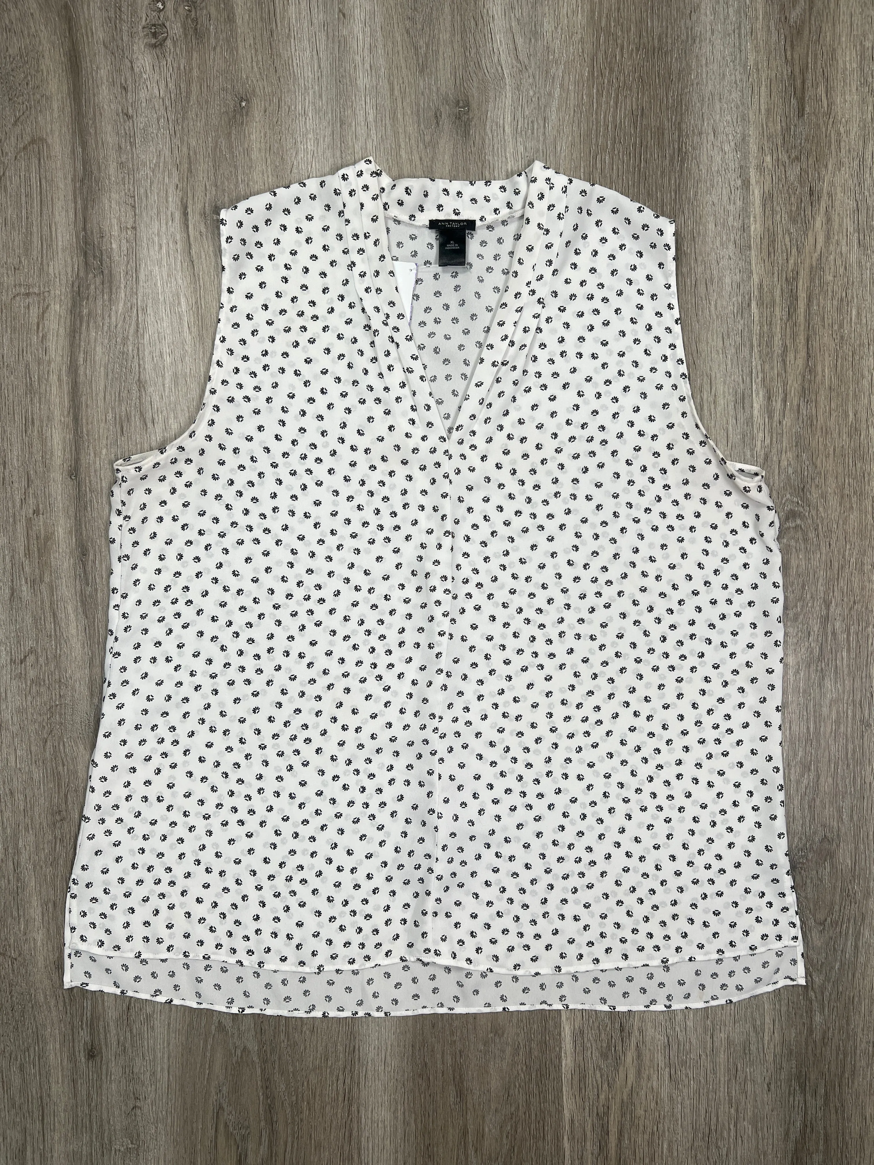 Black & White Blouse Sleeveless Ann Taylor, Size Xl