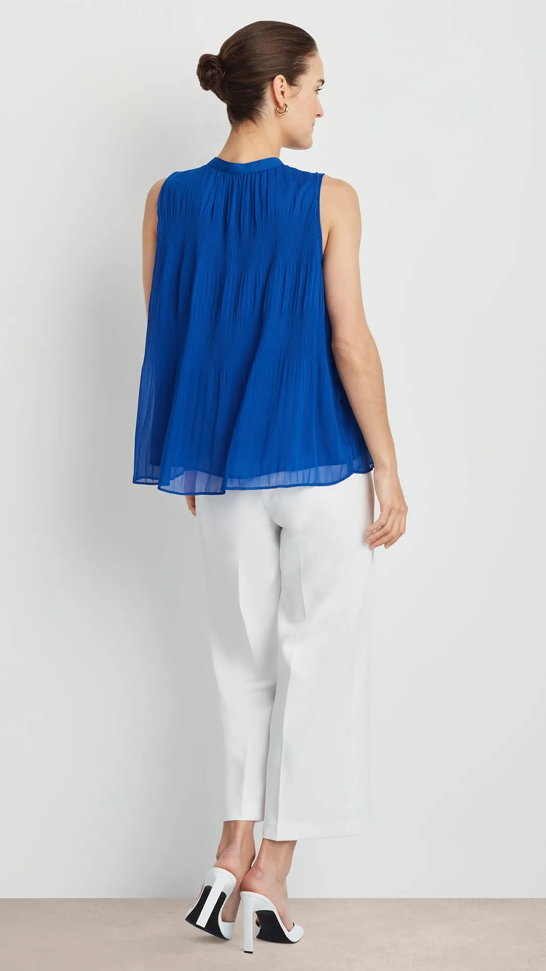 SLEEVELESS PLEAT AND RELEASE TOP